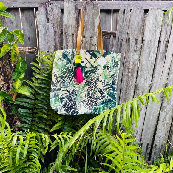 Botanical Pom Pom Tote With Inside Pocket Gift - Picture 2 of 11